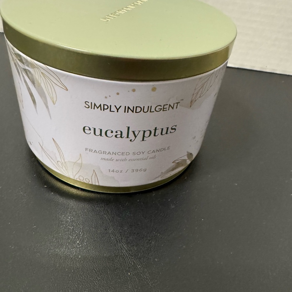 Eucalyptus Fragranced Soy Candle - Green